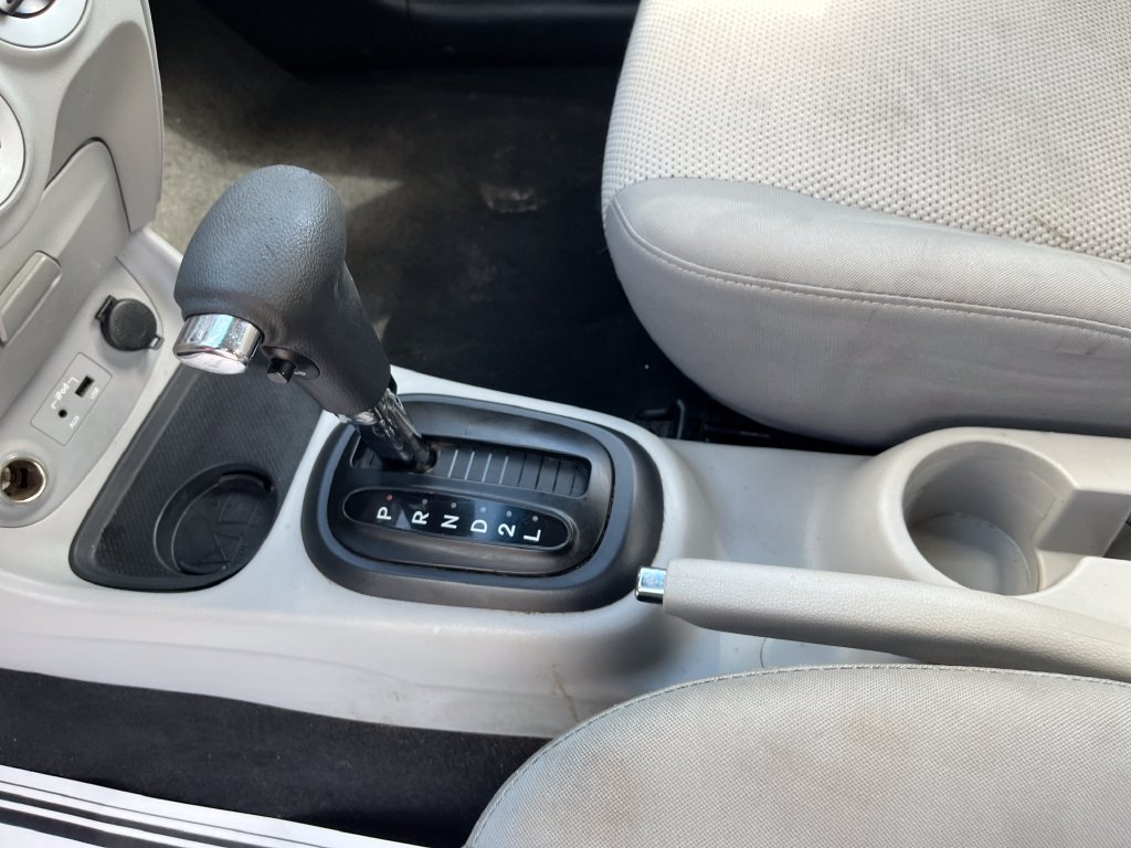 Used 2011 Silver Hyundai GLS image 17