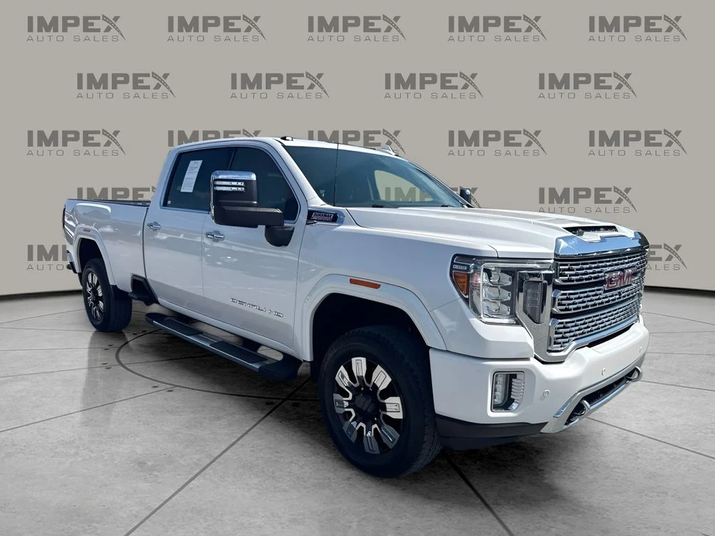 Used 2022 White GMC Denali image 2