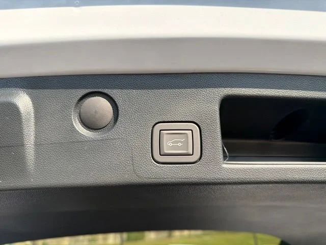 New 2027 Polar White Tricoat Chevrolet ACTIV image 22