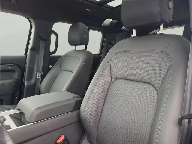 Used 2025 Black Land Rover S image 17
