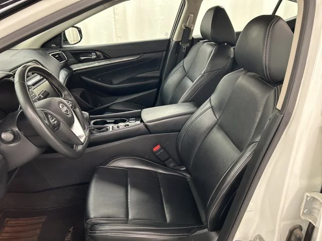 Used 2023  Nissan 3.5 SL image 6