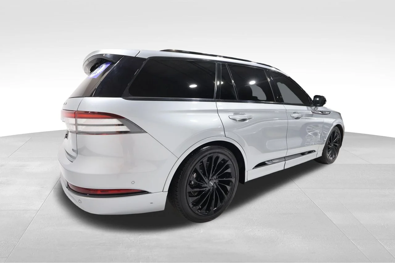 Used 2022 Silver Lincoln Reserve image 4