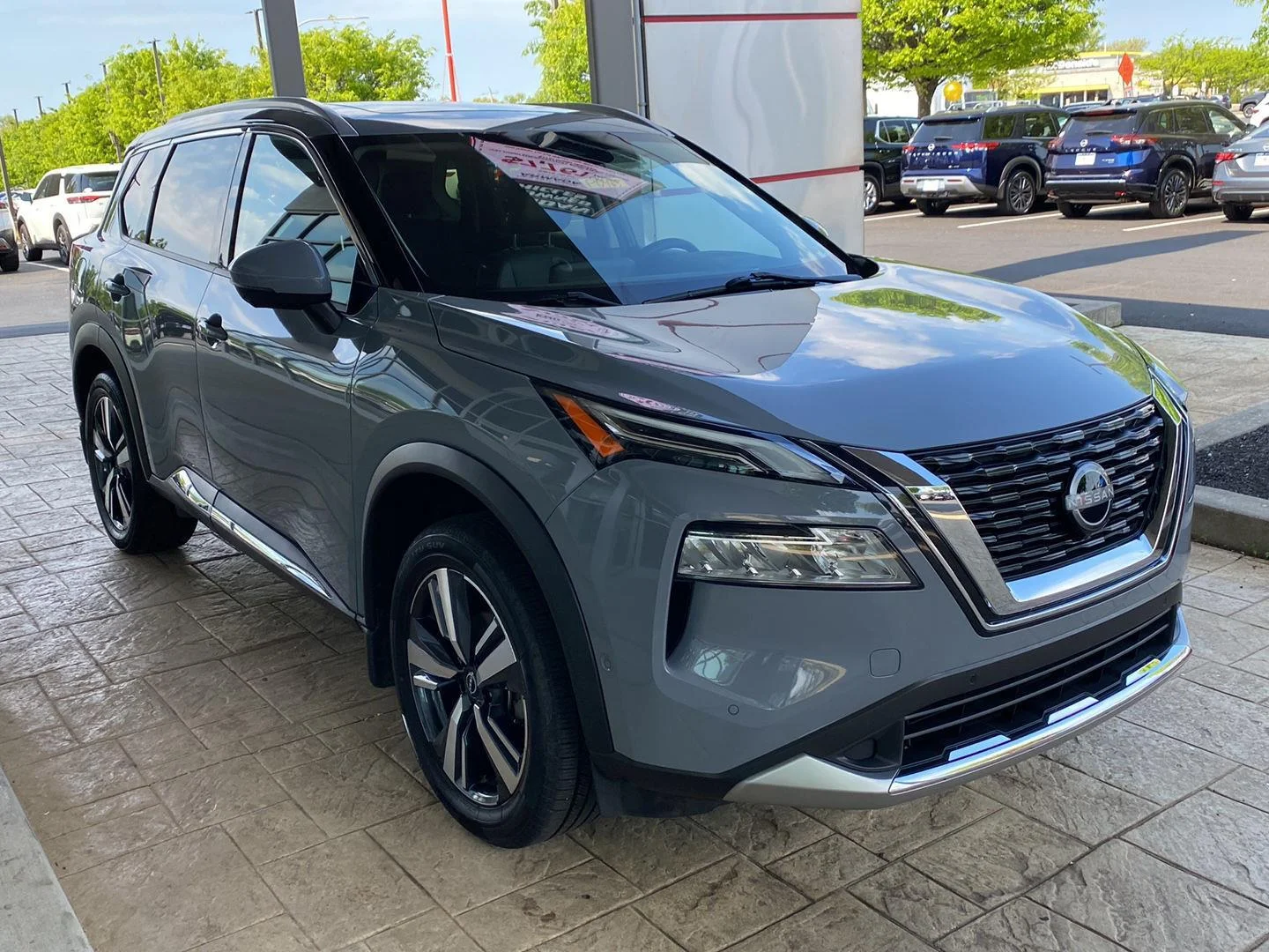 Used 2023 Boulder Gray Pearl Nissan Platinum image 3