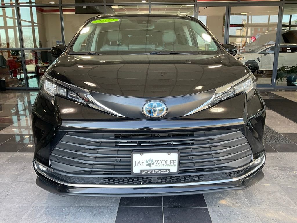 Used 2021 Toyota Sienna XLE with VIN 5TDJRKEC9MS064193 for sale in Kansas City