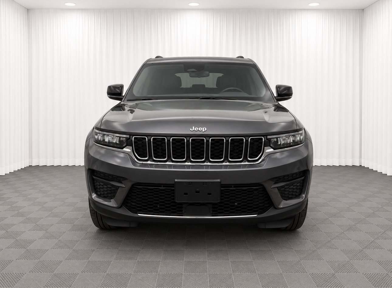Used 2024 Baltic Gray Metallic Clearcoat Jeep Laredo X image 9