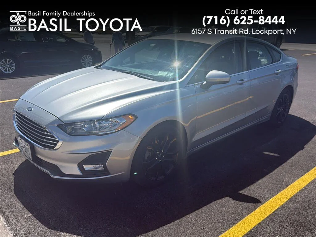 Used 2020 Iconic Silver Ford SE image 1