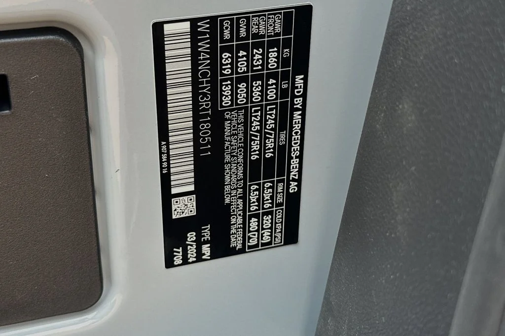 Used 2024  Mercedes-Benz Cargo 170 WB image 26