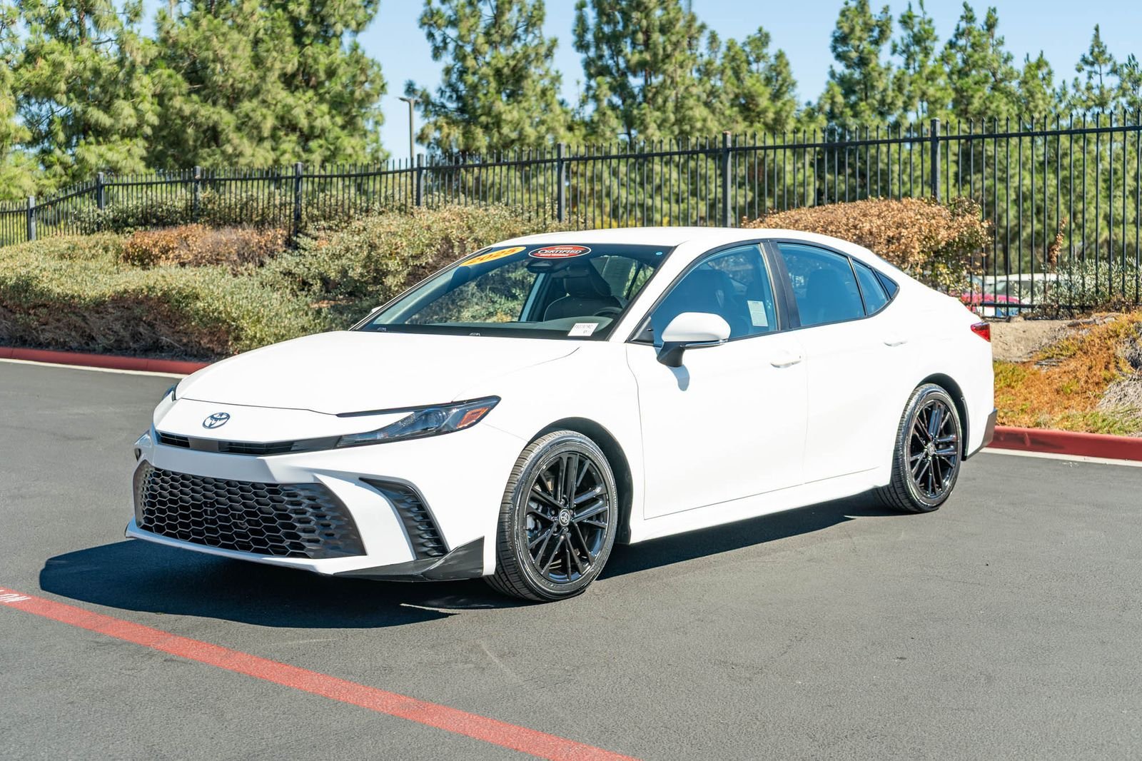 Certified Used 2025 Ice Toyota SE image 5