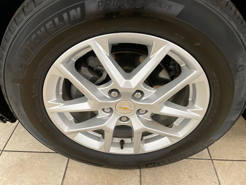 Used 2024 Summit White Chevrolet LT image 32