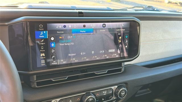 Used 2024  Jeep Sport S image 19