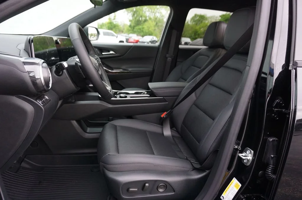 2027 Chevrolet Equinox LT - Photo 10