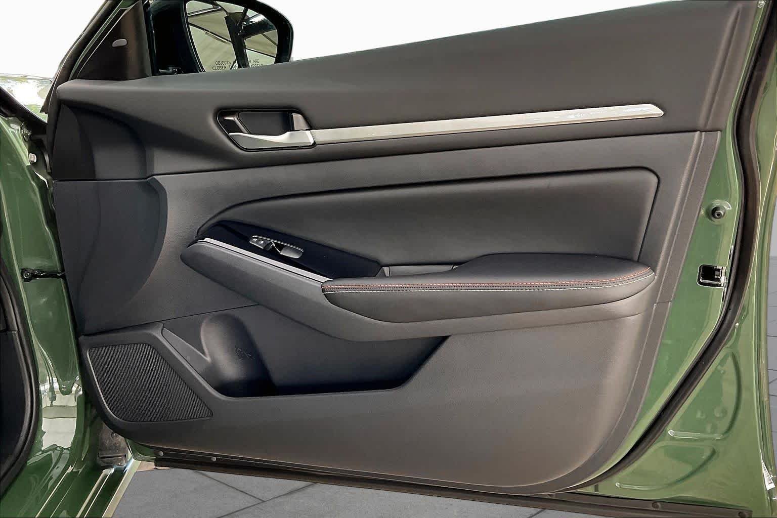 2025 Nissan Altima SR - Photo 23