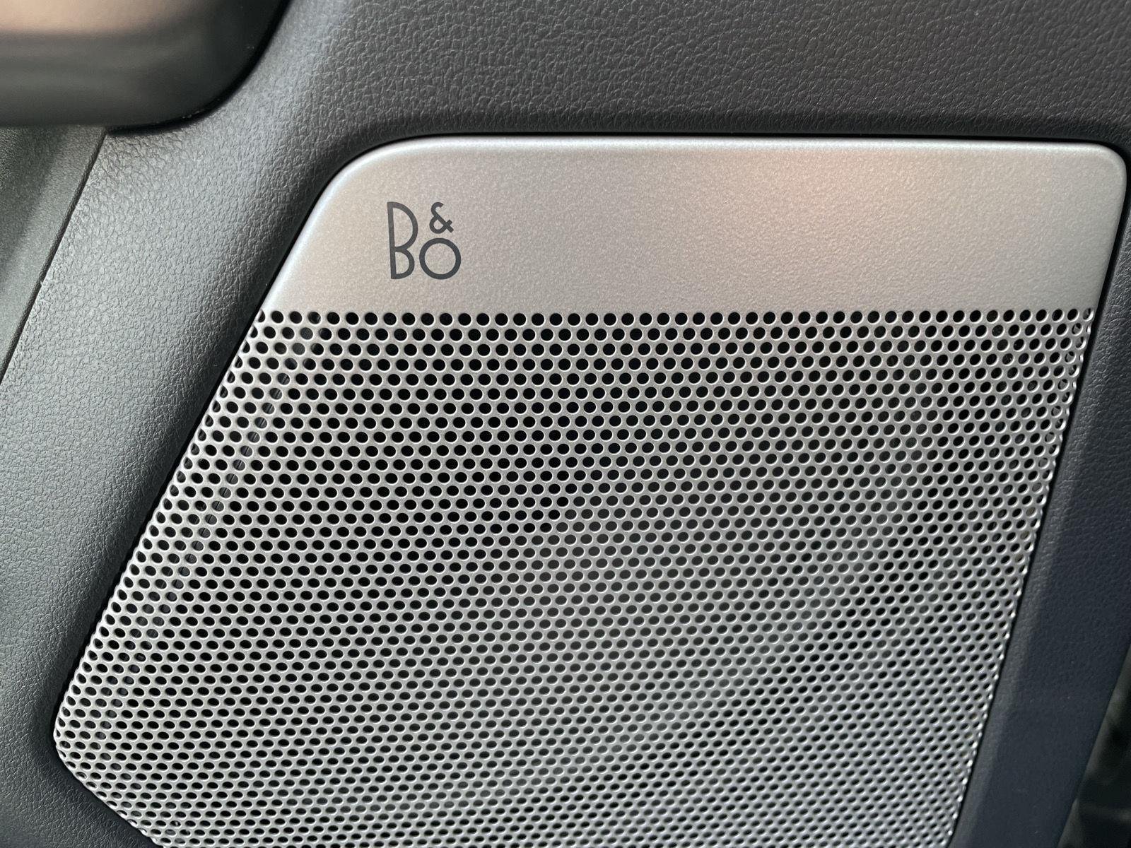 New 2026 Carbonized Gray Metallic Ford Tremor® image 11