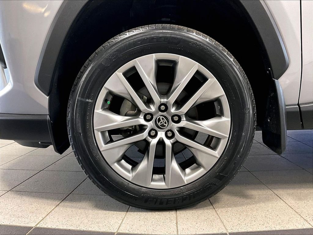 Used 2024 Silver Toyota XLE Premium image 7