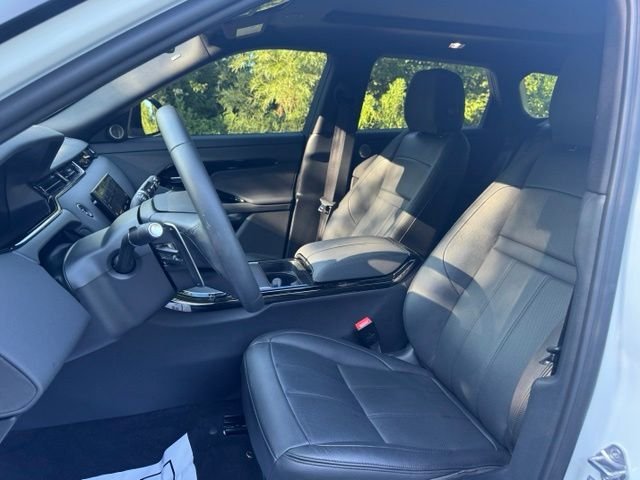 Used 2024 Fuji White Land Rover Dynamic image 10