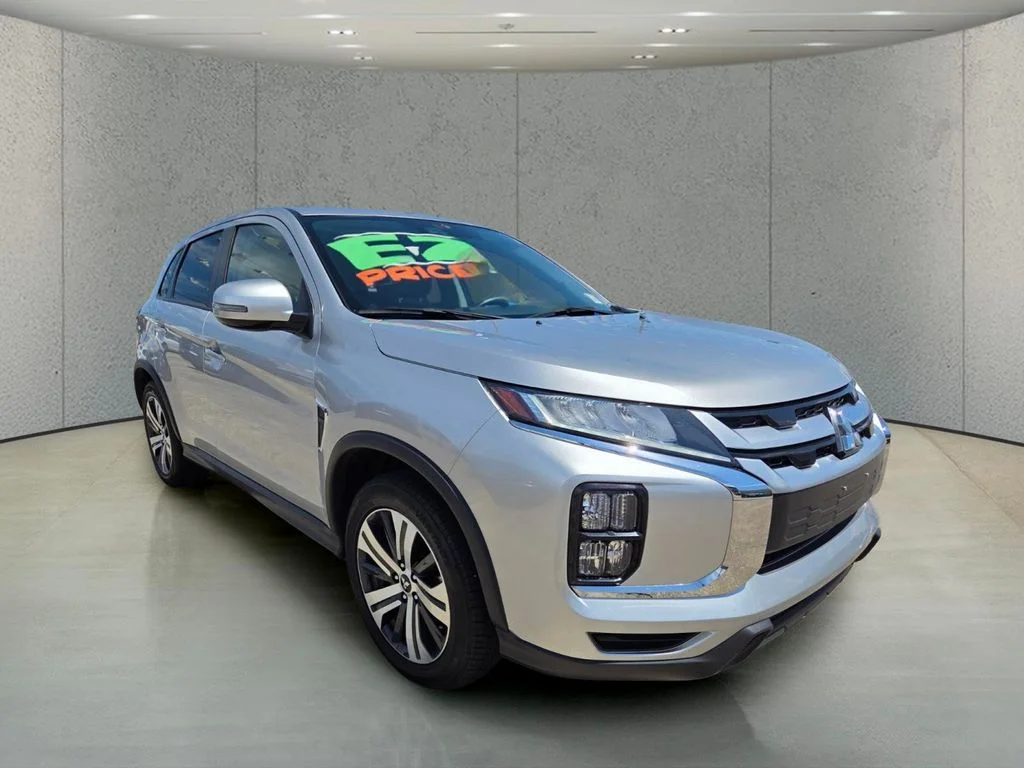 Used 2025 Silver Mitsubishi 2.0 SE image 7
