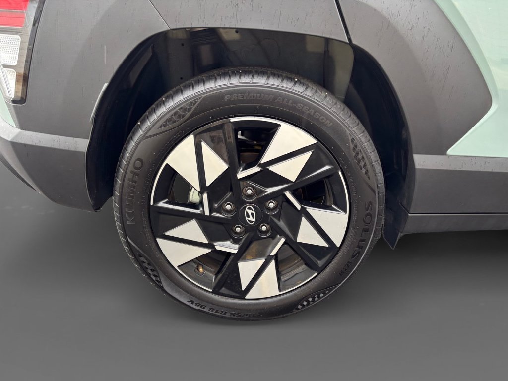 Used 2025 Green Hyundai SEL Convenience image 11