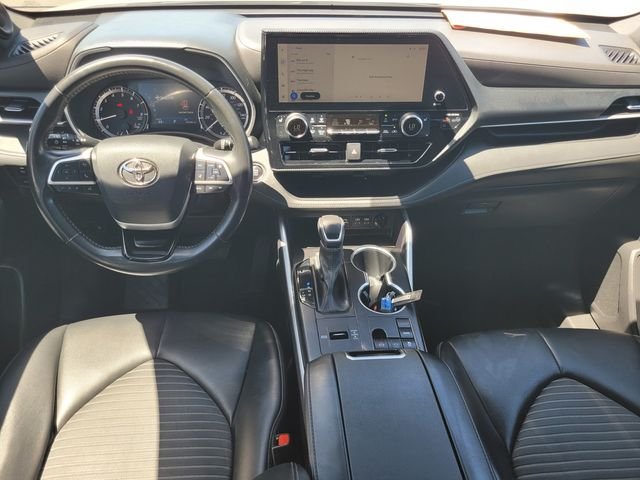 Used 2023 Beige Toyota Limited image 16