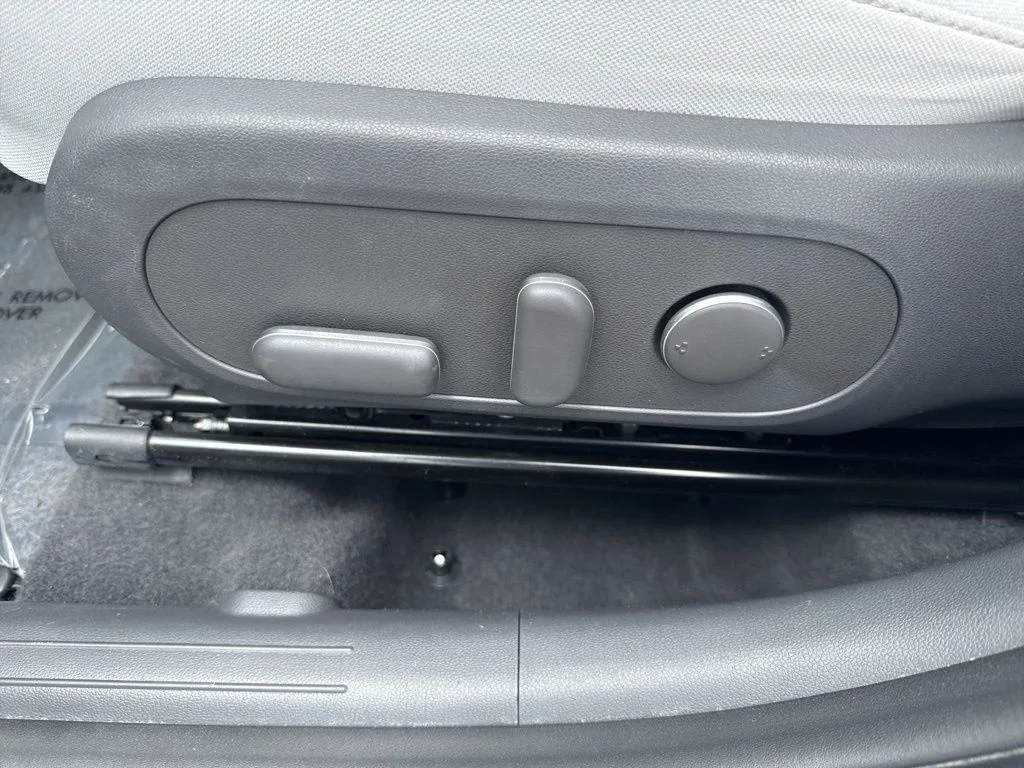 Used 2024 White Hyundai SEL image 10