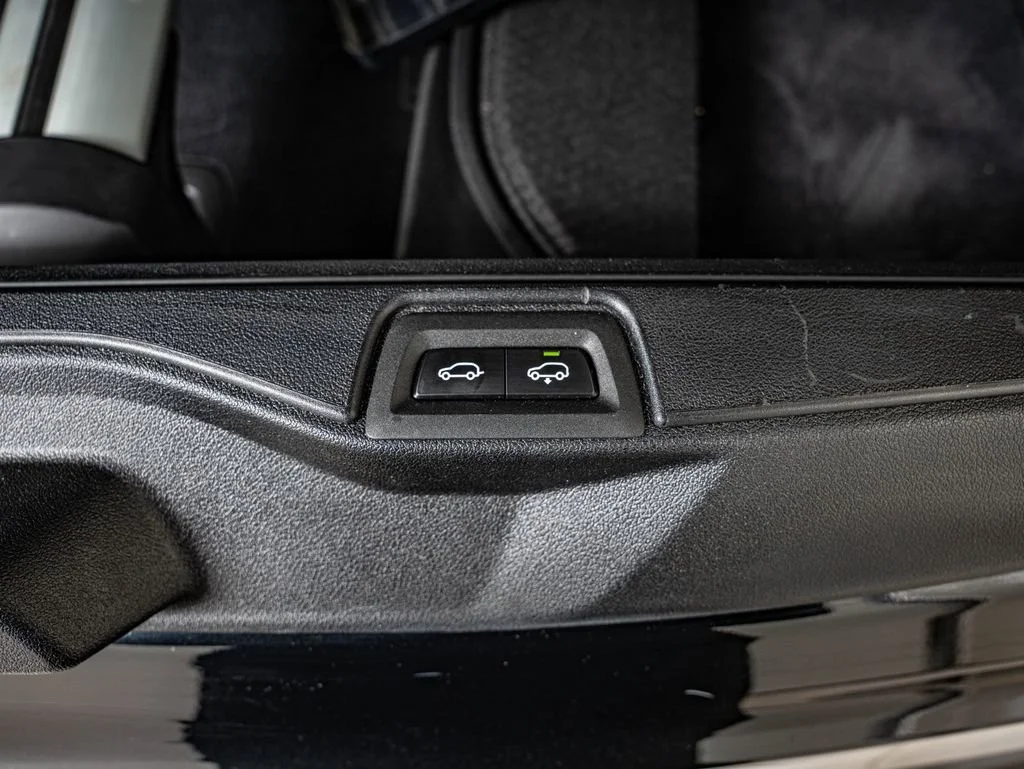 Used 2025 Black Sapphire Metallic BMW xDrive40i image 37