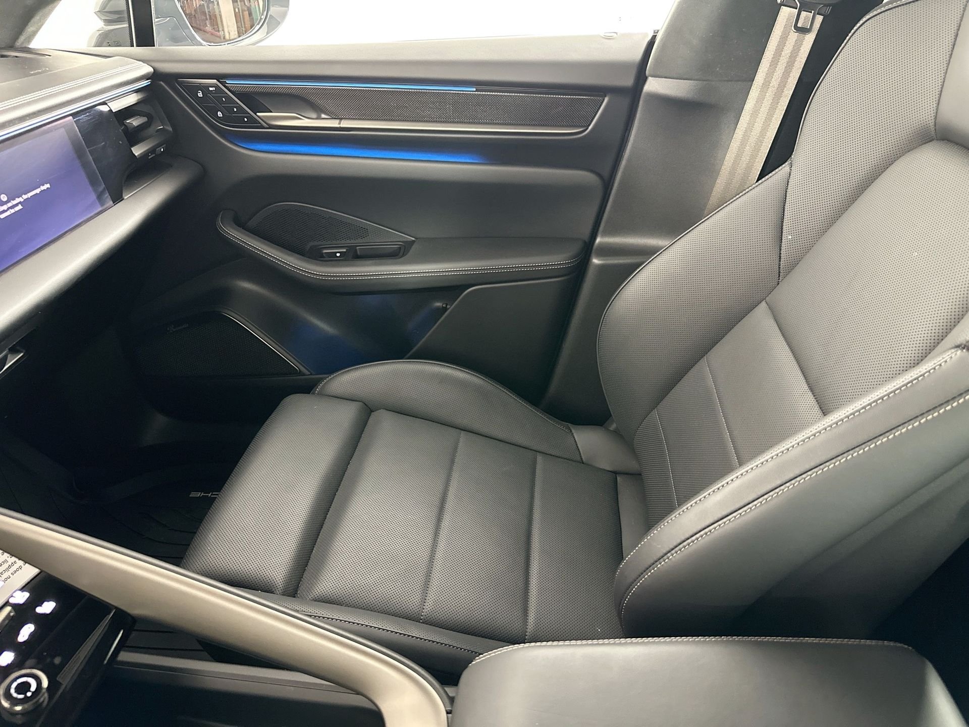 Used 2025 Gray Porsche Turbo image 31
