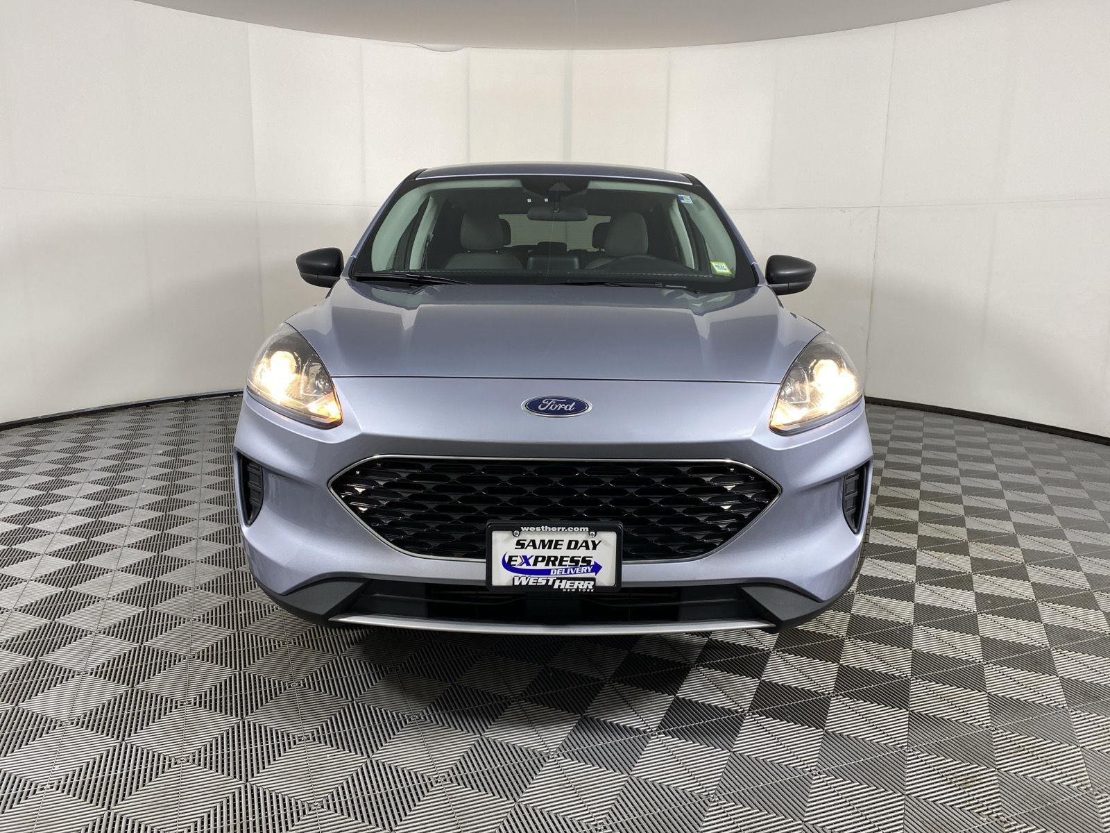 Used 2022 Iced Blue Silver Ford SE image 2