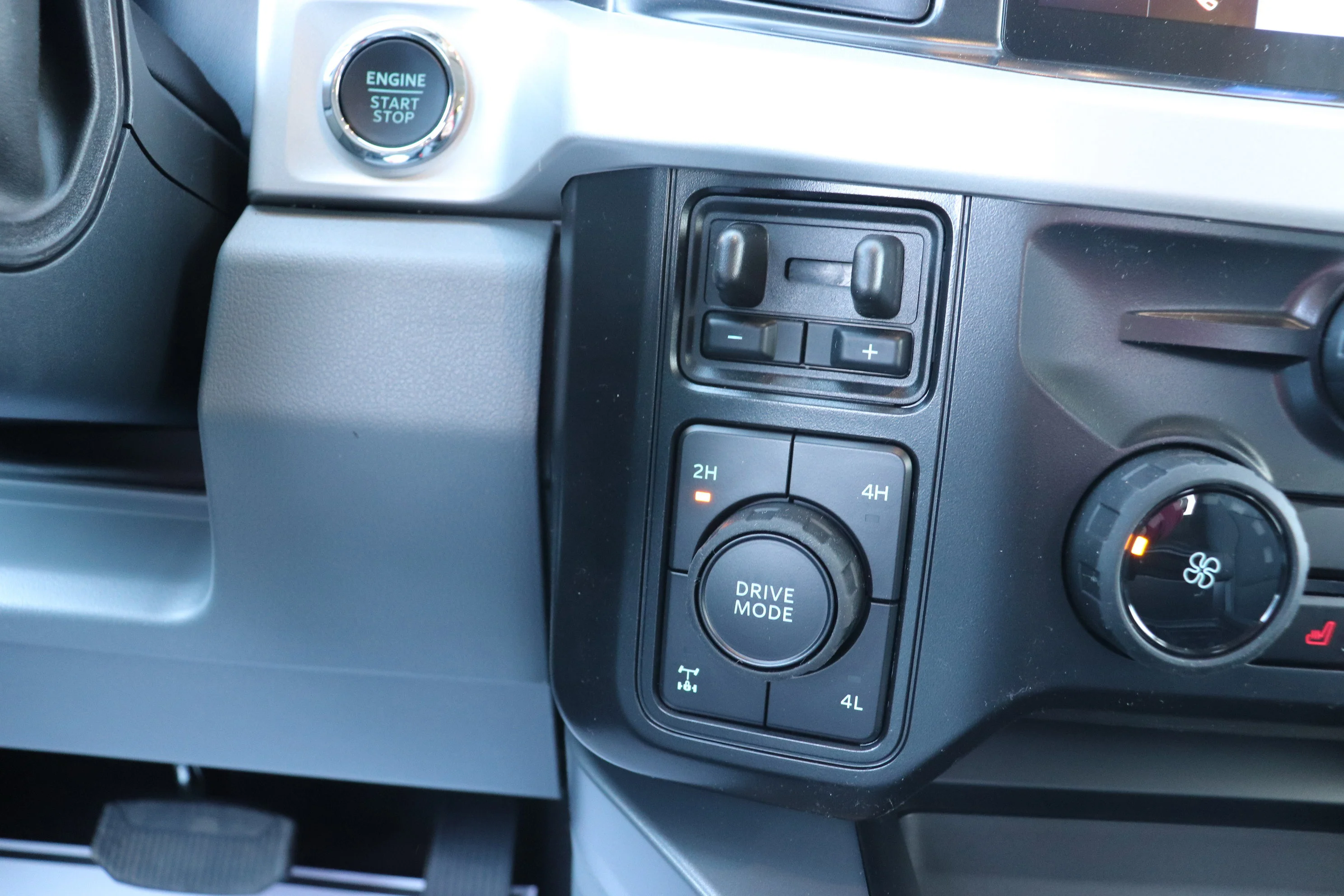 New 2026 Carbonized Grey Metallic Ford XLT image 14