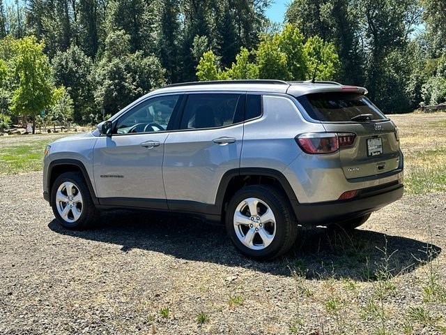 Used 2018 Billet Silver Metallic Clearcoat Jeep Latitude image 6