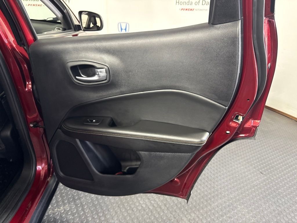Used 2021 Velvet Jeep Latitude image 7