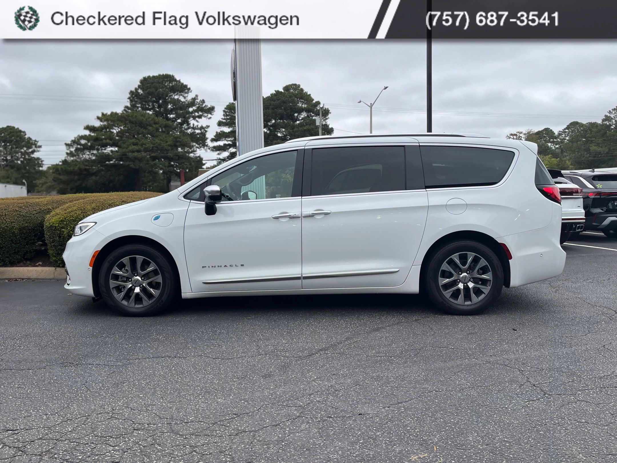 Used 2023 Bright White Clearcoat Chrysler Pinnacle image 4