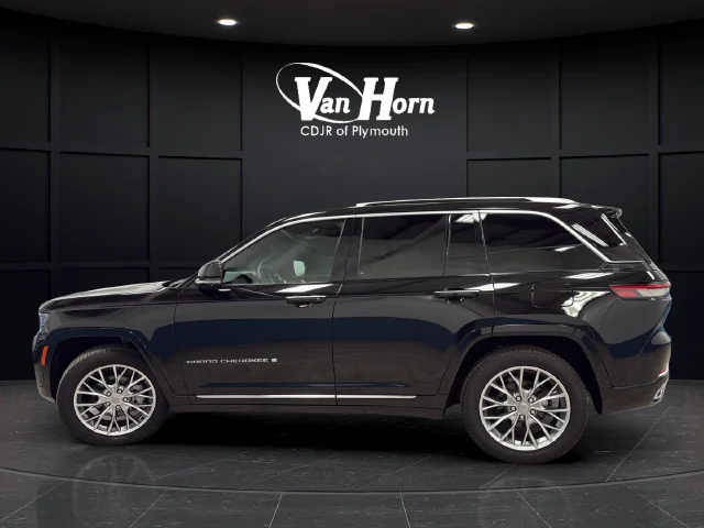 Used 2024 Diamond Black Jeep Summit image 4