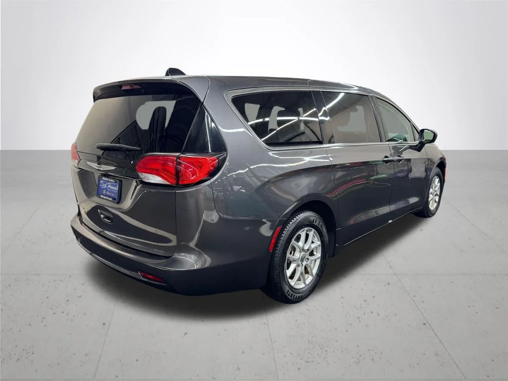 Used 2023 Gray Chrysler LX image 7