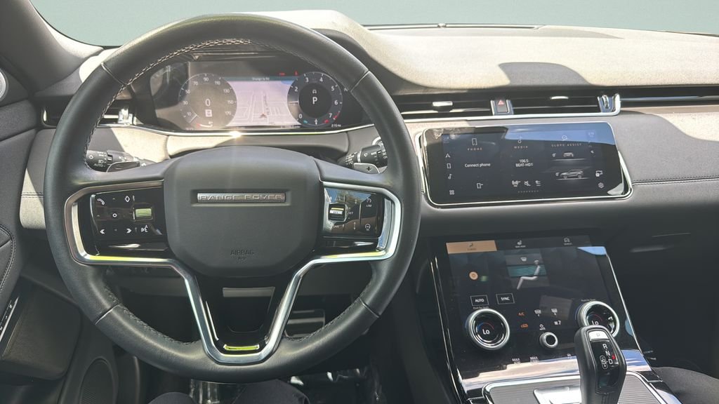 Used 2023  Land Rover R-Dynamic SE image 13