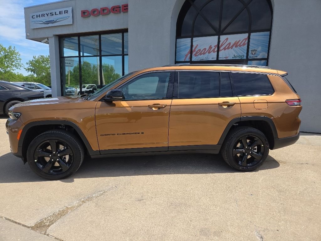 New 2026 Copper Shino Metallic Clear-Coat Exterior Paint Jeep Limited image 5