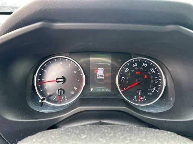 Used 2021 Silver Toyota LE image 4