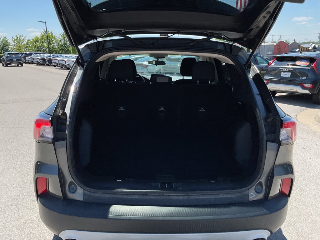 Used 2020 Magnetic Metallic Ford SE image 17