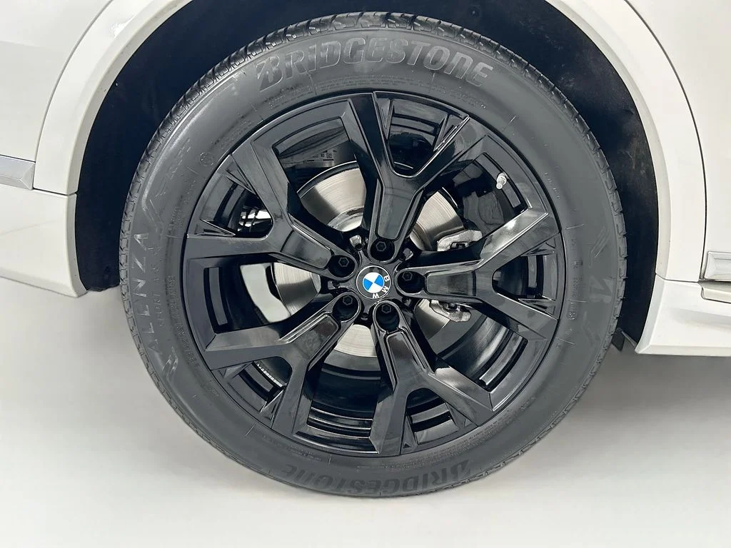Used 2026 White BMW xDrive40i image 32