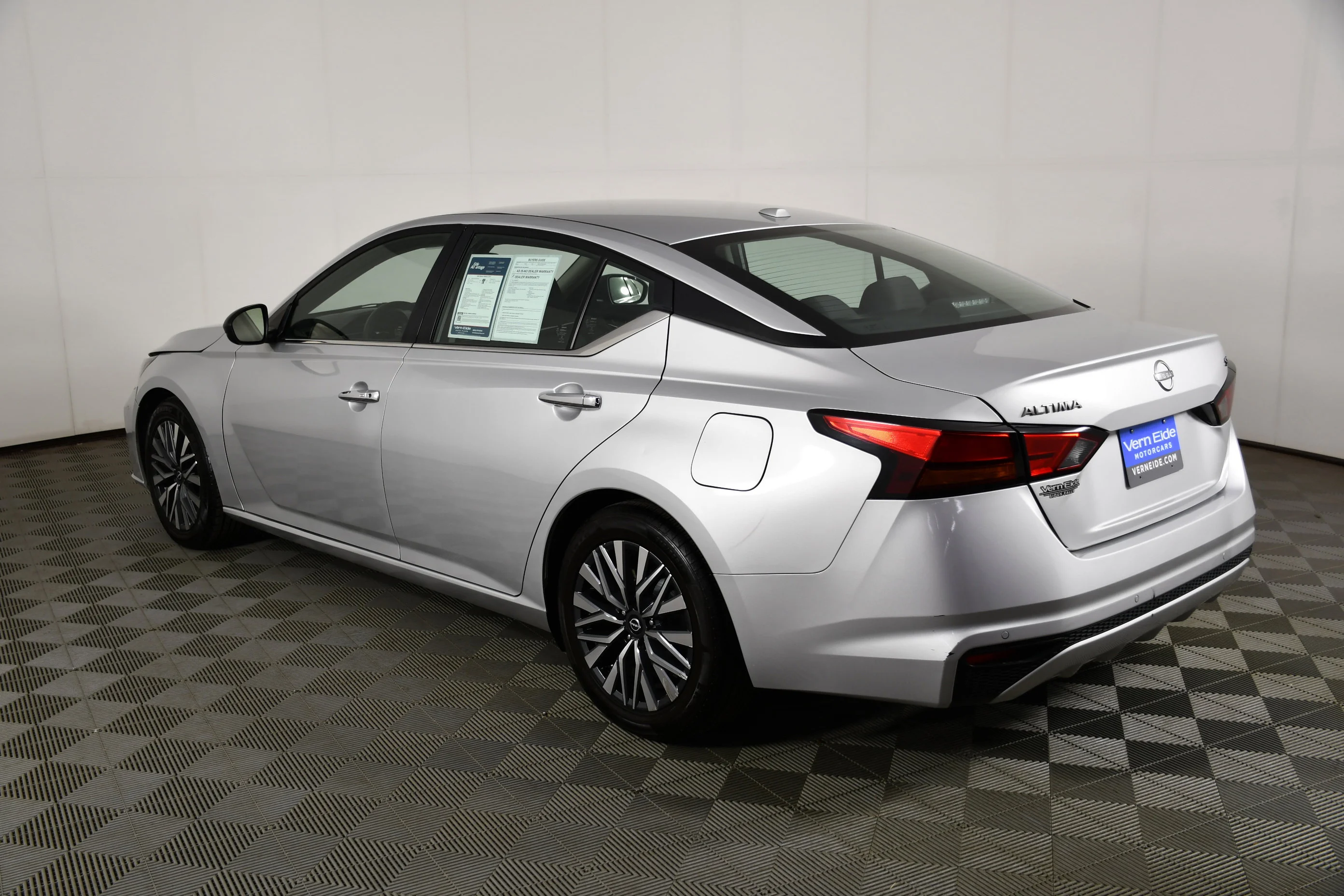 Used 2024 Brilliant Silver Metallic Nissan 2.5 SV image 8