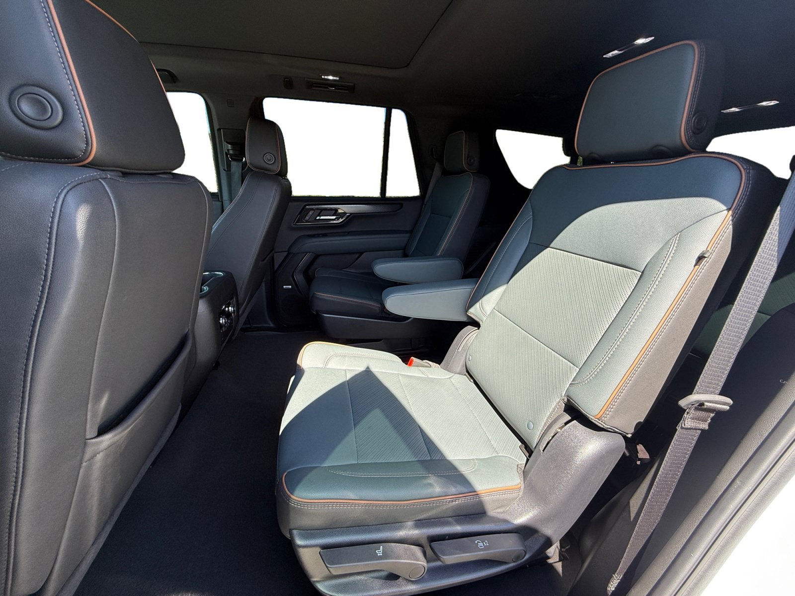 Used 2025 Summit White GMC AT4 image 16