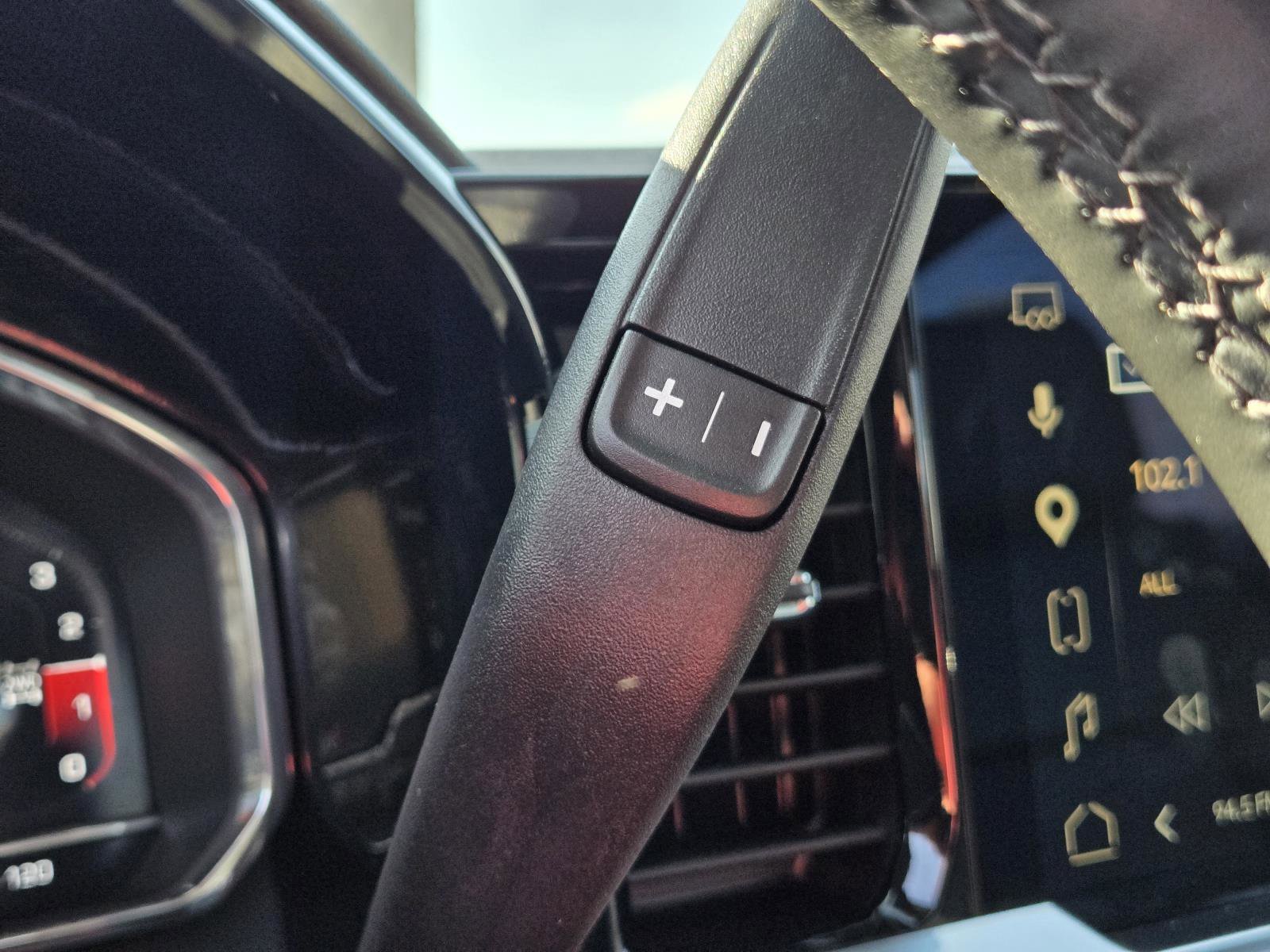 Used 2025 Summit White GMC SLT image 33
