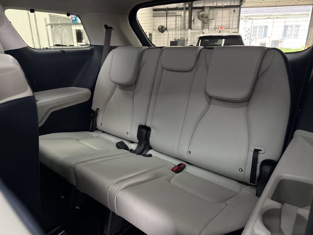 Used 2025 Ivory Kia SX image 20