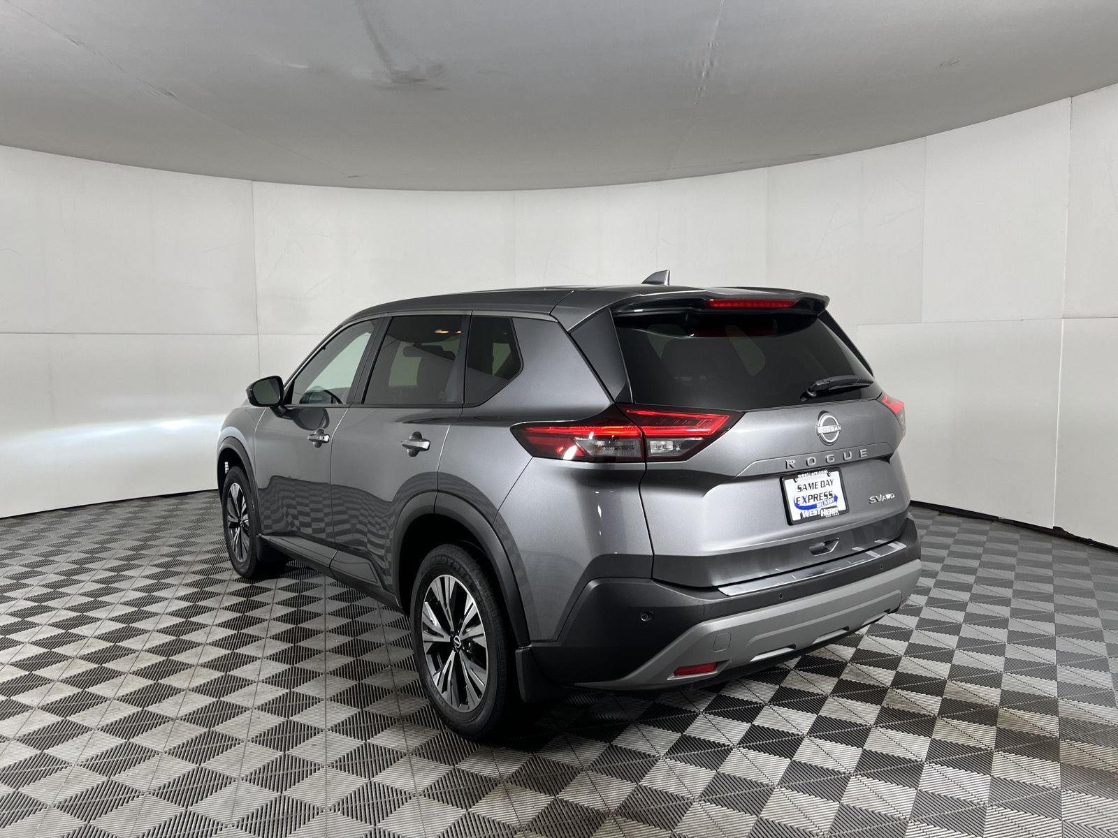 Used 2023 Gun Metallic Nissan SV image 6