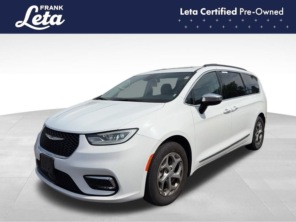 2023 Chrysler Pacifica Limited's photo