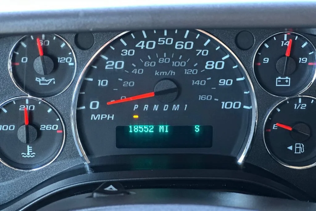2024 Chevrolet Express Passenger LT - Photo 25