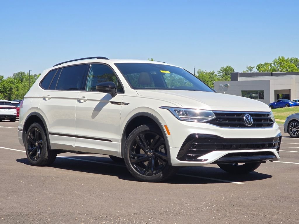 Used 2023 White Volkswagen 2.0T SE R-Line Black image 1