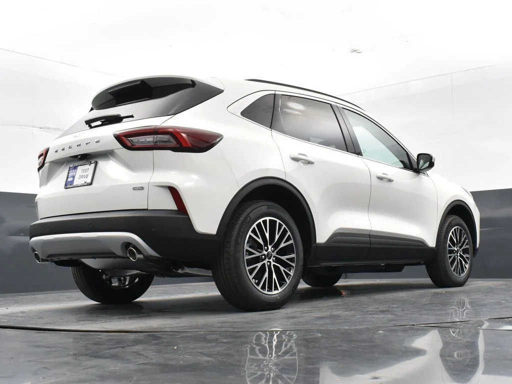 New 2025 White Ford Base image 32