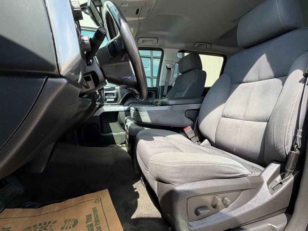Used 2015 Silver Chevrolet LT image 10