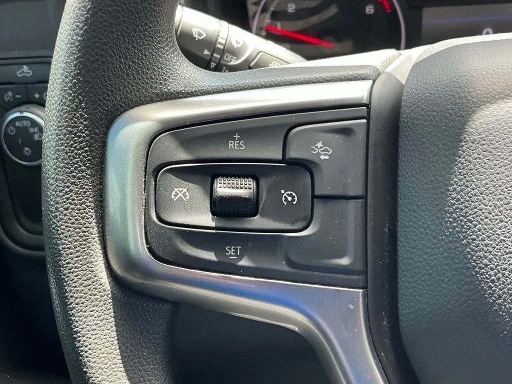 Used 2022 Silver Chevrolet Custom image 39