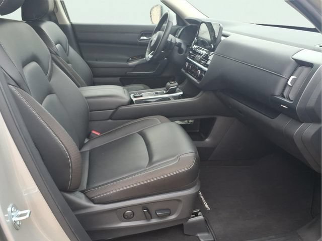 Used 2025  Nissan SL image 22