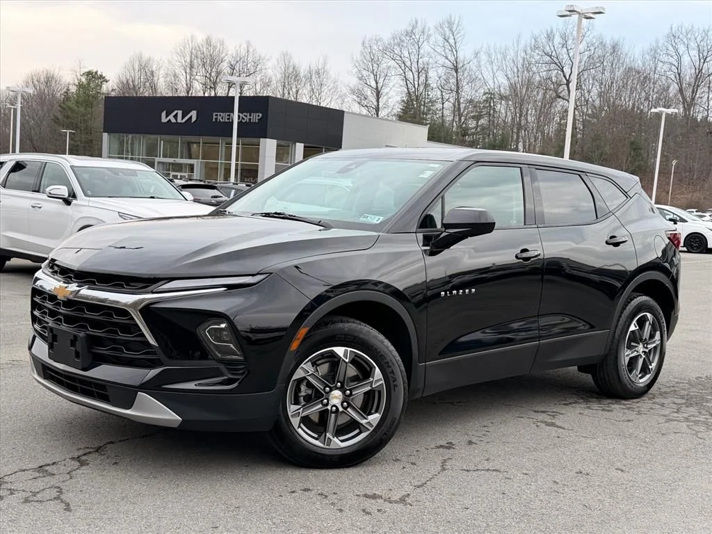 Used 2025 Black Chevrolet LT image 2